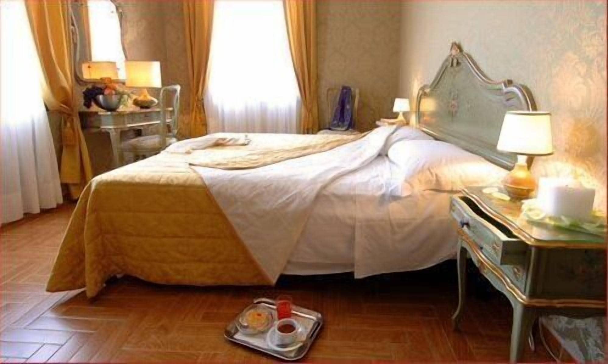 Canal & Walter Hotel Venecia
