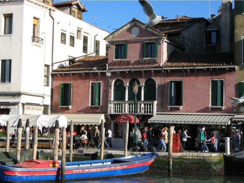 Hotel Canal & Walter Venecia